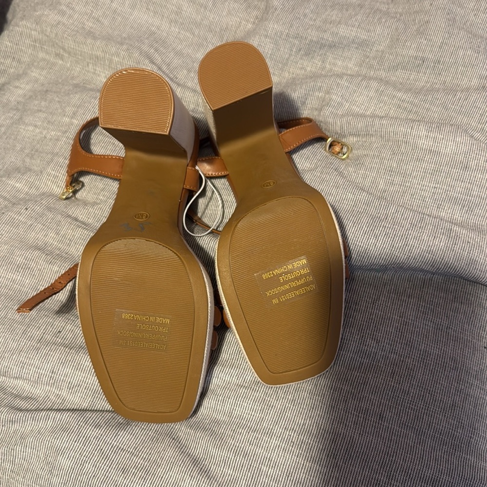 NWT Steve Madden Women's Brown Heeled Sandals - Picture 4 of 4